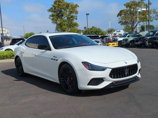 2022 Maserati Ghibli Modena Q4