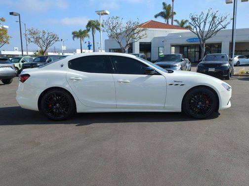 2022 Maserati Ghibli Modena Q4