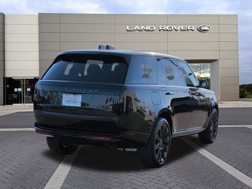 Santorini Black Metallic 2026 Land Rover Range Rover P400 SE 7 Seat