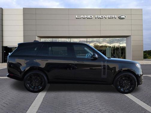Santorini Black Metallic 2026 Land Rover Range Rover P400 SE 7 Seat