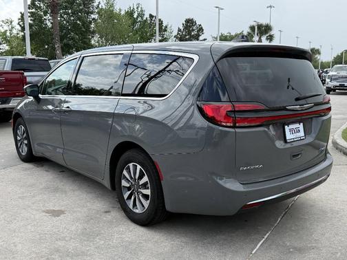 Ceramic Gray Clearcoat 2023 Chrysler Pacifica Hybrid Touring L