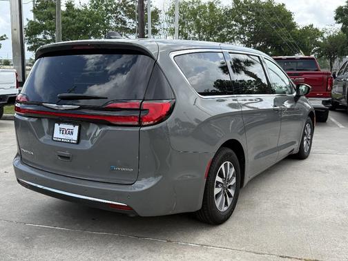 Ceramic Gray Clearcoat 2023 Chrysler Pacifica Hybrid Touring L
