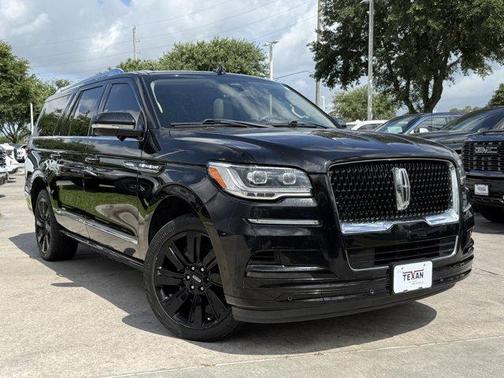 Black Metallic 2022 Lincoln Navigator L Reserve
