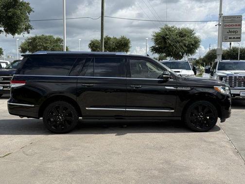 Black Metallic 2022 Lincoln Navigator L Reserve