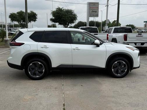 Everest White P 2024 Nissan Rogue SV
