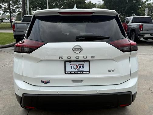 Everest White P 2024 Nissan Rogue SV