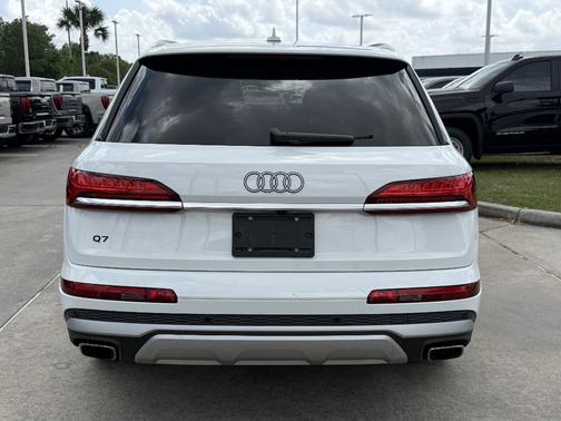 Carrara White 2025 Audi Q7 55 Premium Plus
