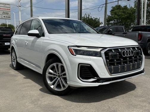 Carrara White 2025 Audi Q7 55 Premium Plus