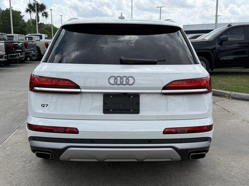 Carrara White 2025 Audi Q7 55 Premium Plus