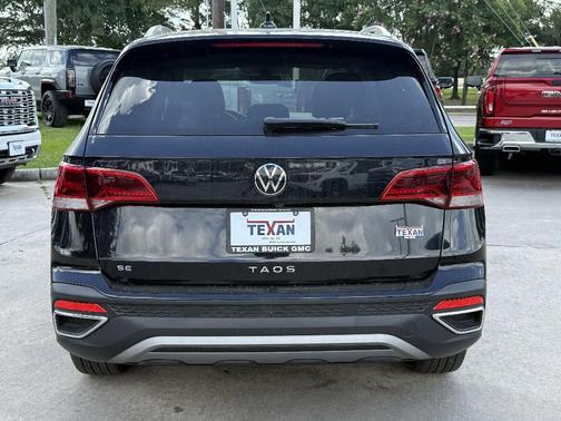 Deep Black Pearl Effect 2024 Volkswagen Taos 1.5T SE
