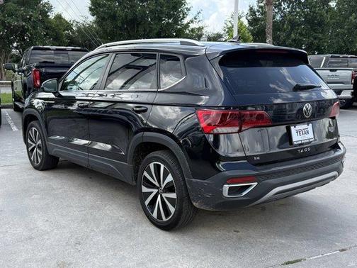 Deep Black Pearl Effect 2024 Volkswagen Taos 1.5T SE