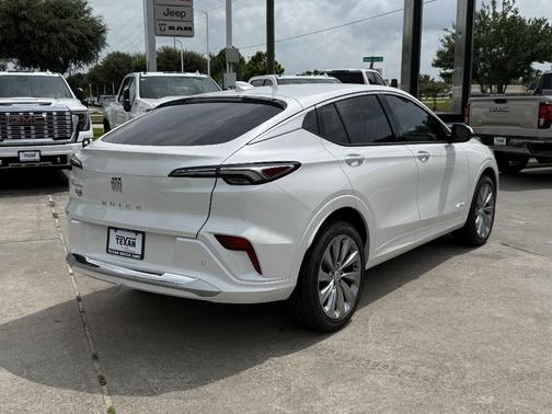 White Frost Tri-Coat 2026 Buick Envista Avenir