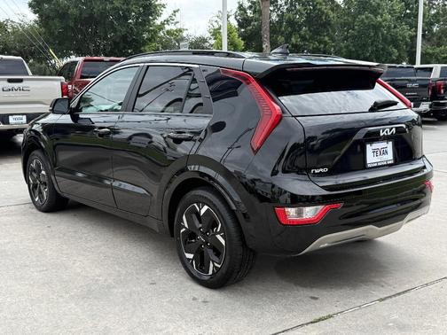 Aurora Black 2024 Kia Niro EV Wind