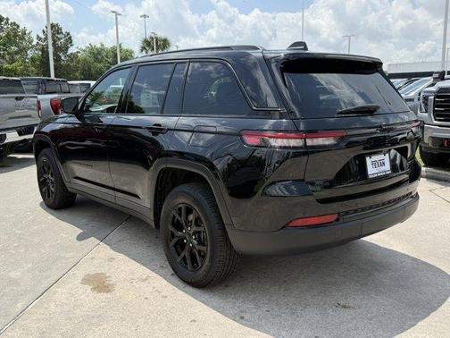 Diamond Black 2025 Jeep Grand Cherokee Laredo