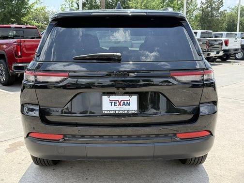 Diamond Black 2025 Jeep Grand Cherokee Laredo