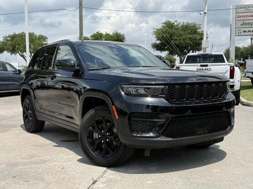 Diamond Black 2025 Jeep Grand Cherokee Laredo