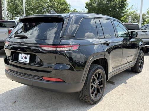Diamond Black 2025 Jeep Grand Cherokee Laredo