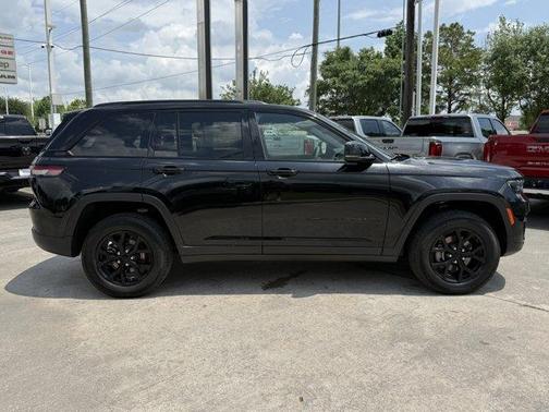 Diamond Black 2025 Jeep Grand Cherokee Laredo