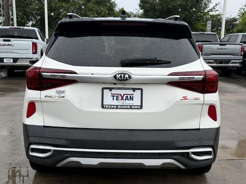 Clear White / Black Roof 2021 Kia Seltos S