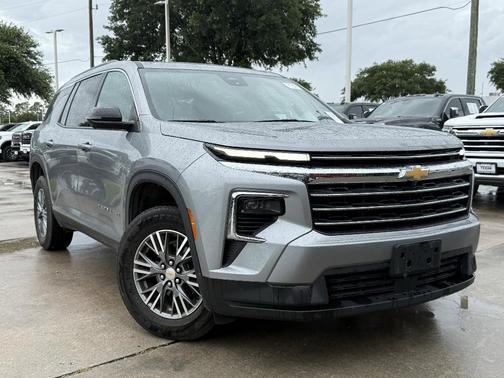 Sterling Gray Metallic 2024 Chevrolet Traverse LT