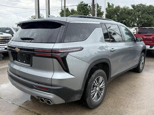 Sterling Gray Metallic 2024 Chevrolet Traverse LT