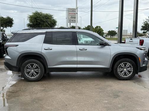 Sterling Gray Metallic 2024 Chevrolet Traverse LT