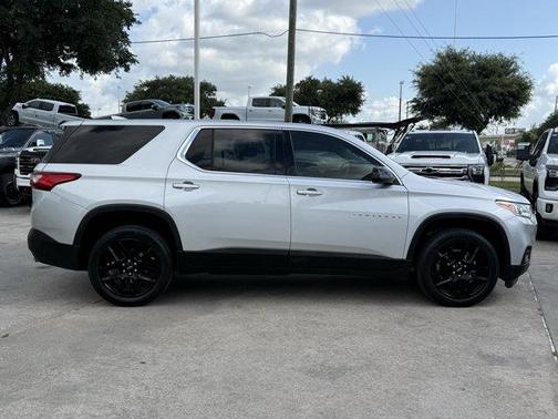Silver Ice Metallic 2021 Chevrolet Traverse LS