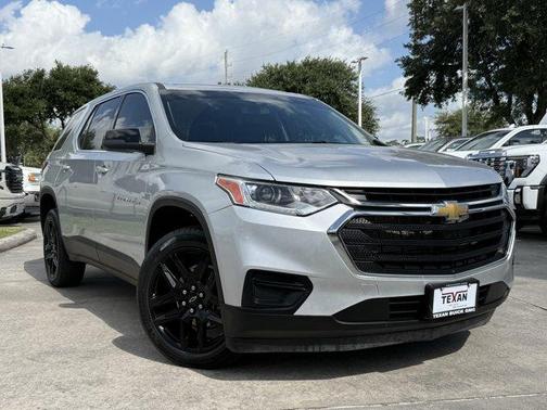 Silver Ice Metallic 2021 Chevrolet Traverse LS