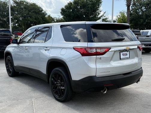 Silver Ice Metallic 2021 Chevrolet Traverse LS