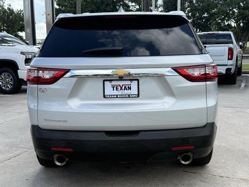 Silver Ice Metallic 2021 Chevrolet Traverse LS