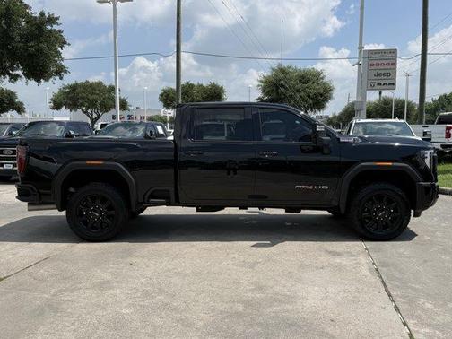 Onyx Black 2025 GMC Sierra 2500 AT4
