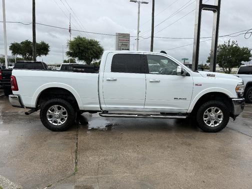 Bright White Clearcoat 2022 RAM 2500 Laramie