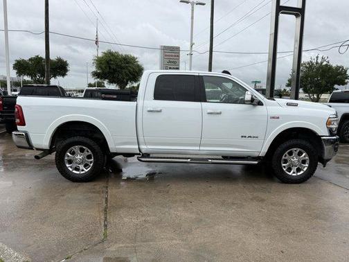 Bright White Clearcoat 2022 RAM 2500 Laramie