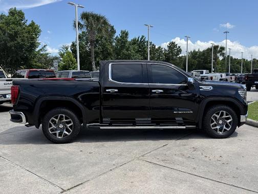 Onyx Black 2022 GMC Sierra 1500 SLT
