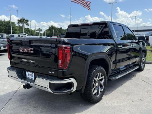 Onyx Black 2022 GMC Sierra 1500 SLT