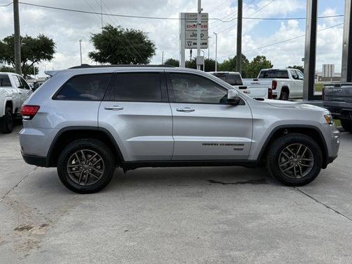 Billet Silver Metallic Clearcoat 2017 Jeep Grand Cherokee Laredo