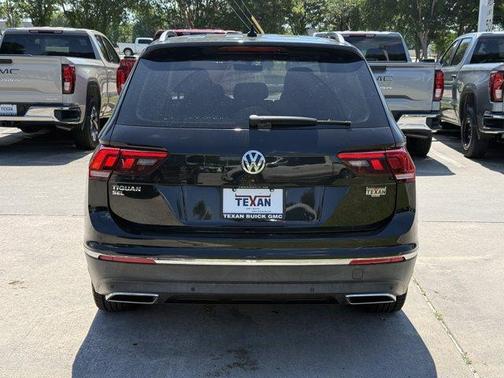 Deep Black Pearl Effect 2019 Volkswagen Tiguan 2.0T SEL