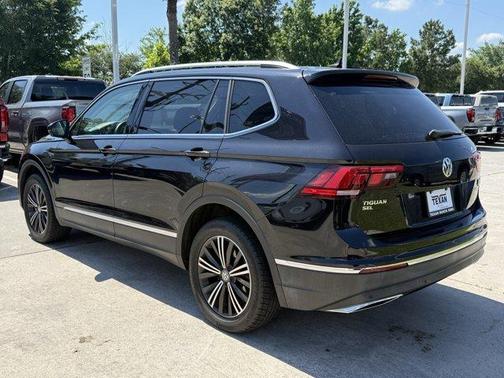 Deep Black Pearl Effect 2019 Volkswagen Tiguan 2.0T SEL