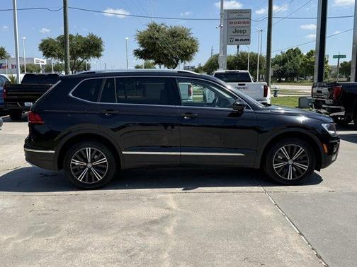 Deep Black Pearl Effect 2019 Volkswagen Tiguan 2.0T SEL
