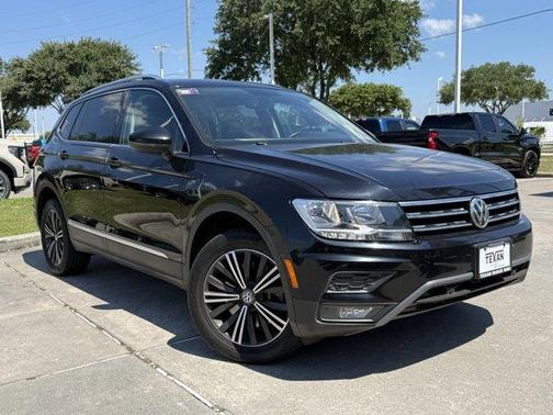 Deep Black Pearl Effect 2019 Volkswagen Tiguan 2.0T SEL