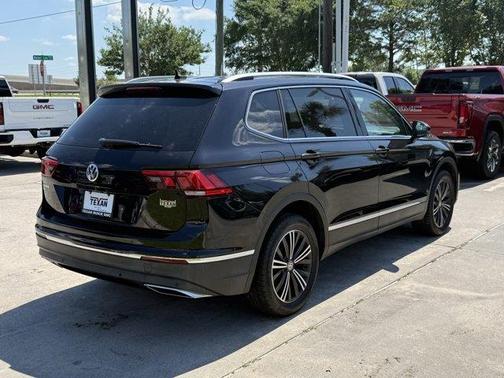 Deep Black Pearl Effect 2019 Volkswagen Tiguan 2.0T SEL