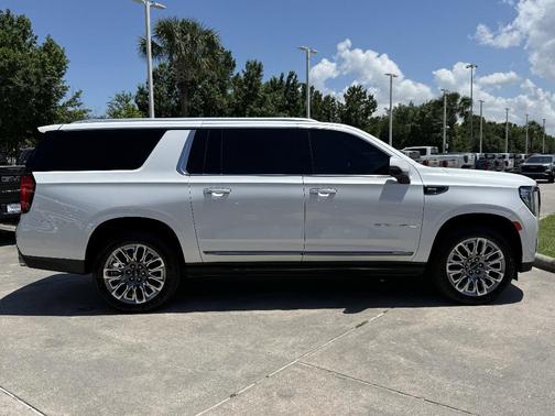 White Frost Tri-Coat 2023 GMC Yukon XL Denali Ultimate