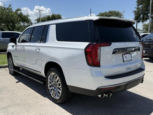 White Frost Tri-Coat 2023 GMC Yukon XL Denali Ultimate