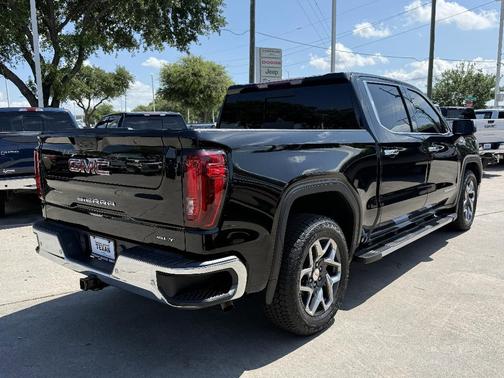 Onyx Black 2021 GMC Sierra 1500 SLT