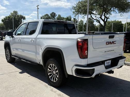 Summit White 2023 GMC Sierra 1500 AT4