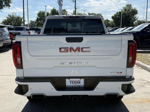 Summit White 2023 GMC Sierra 1500 AT4