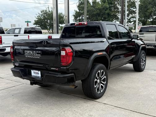 Onyx Black 2023 GMC Canyon AT4