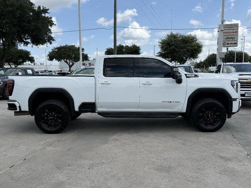 Summit White 2024 GMC Sierra 2500 AT4