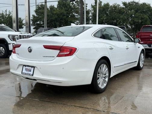 Summit White 2018 Buick LaCrosse Premium