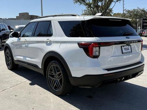 White Metallic 2025 Ford Explorer ST-Line